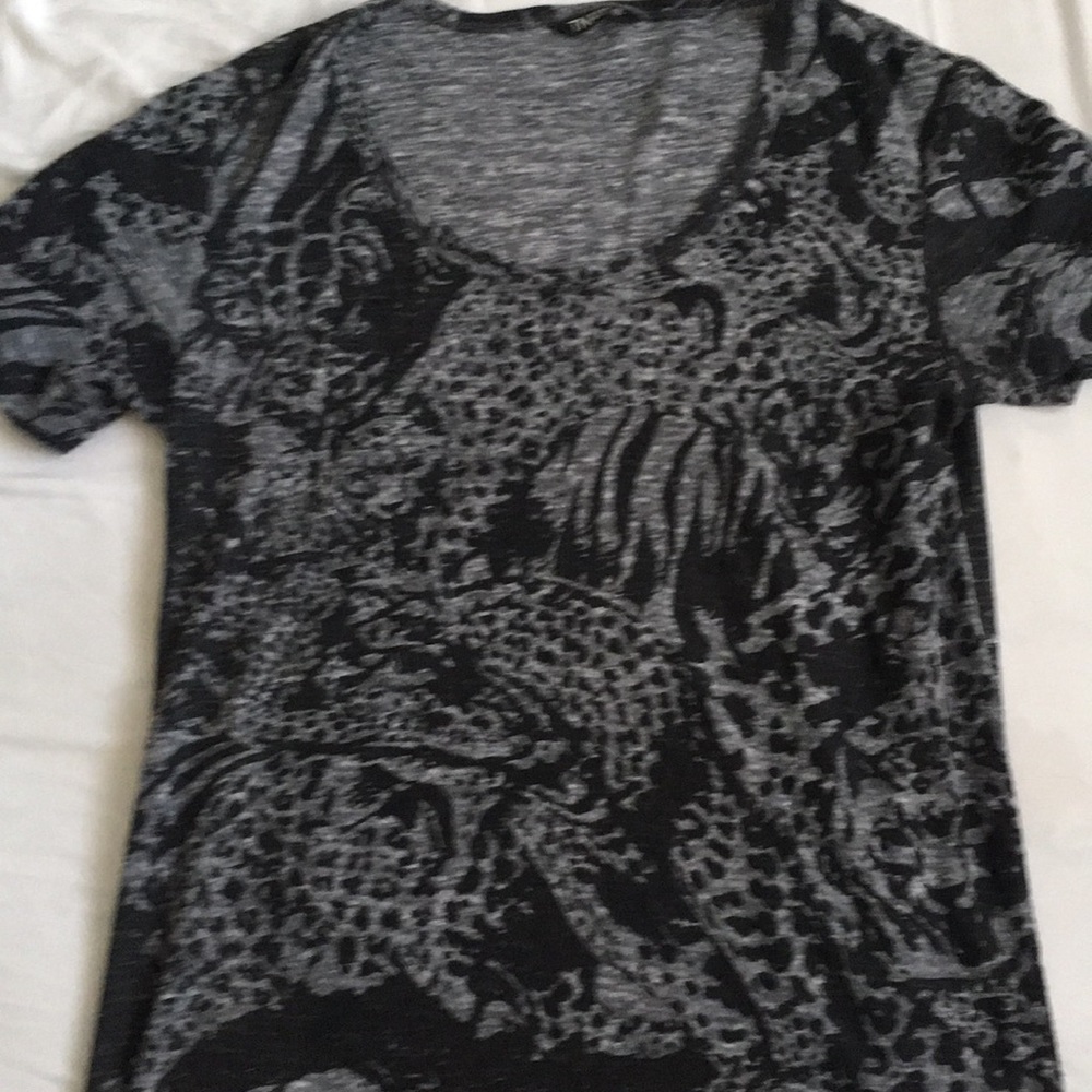 TNA xs t shirt